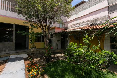 Casa à venda com 350m², 4 quartos e 8 vagasQuintal / Jardim