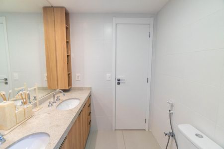 Apartamento para alugar com 132m², 4 quartos e 2 vagas Apartamento para alugar com 132m², 4 quartos e 2 vagasBanheiro da Suíte 1