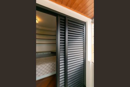 Apartamento à venda com 181m², 3 quartos e 4 vagas Apartamento à venda com 181m², 3 quartos e 4 vagasQuarto 2 - Varanda