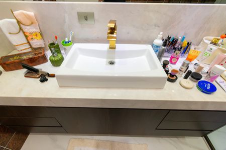 Apartamento à venda com 181m², 3 quartos e 4 vagas Apartamento à venda com 181m², 3 quartos e 4 vagasBanheiro da Suíte