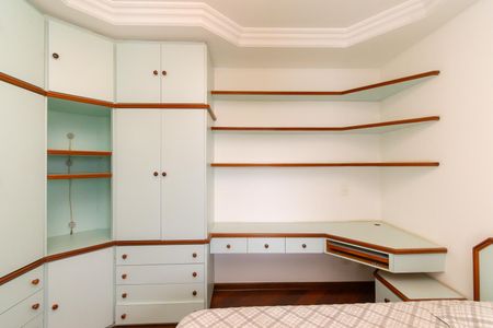 Apartamento à venda com 181m², 3 quartos e 4 vagas Apartamento à venda com 181m², 3 quartos e 4 vagasQuarto 2