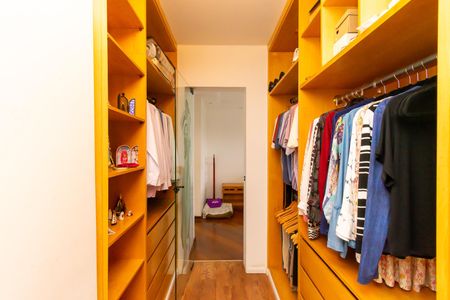 Apartamento à venda com 181m², 3 quartos e 4 vagas Apartamento à venda com 181m², 3 quartos e 4 vagasSuíte - Closet