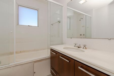 Apartamento à venda com 177m², 3 quartos e 4 vagasBanheiro da Suíte 1