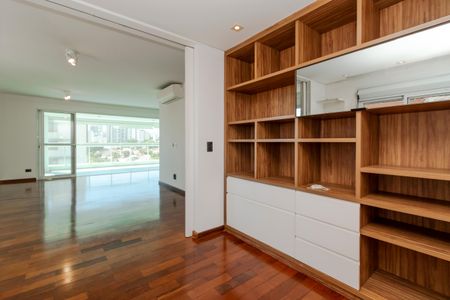 Apartamento à venda com 177m², 3 quartos e 4 vagasEscritório