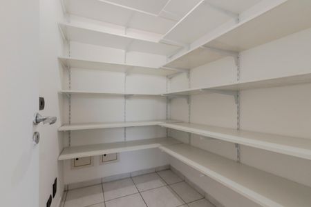 Apartamento à venda com 177m², 3 quartos e 4 vagasDespensa