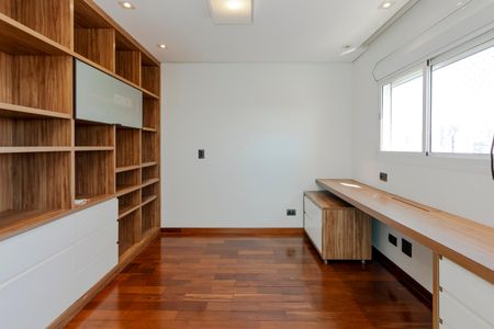 Apartamento à venda com 177m², 3 quartos e 4 vagasEscritório