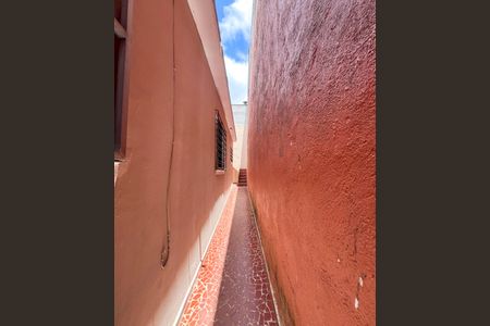 Casa à venda com 250m², 3 quartos e 2 vagasCorredor