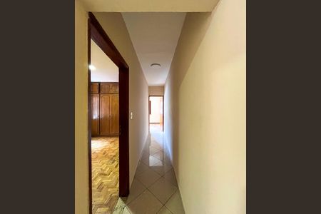 Casa à venda com 250m², 3 quartos e 2 vagasCorredor