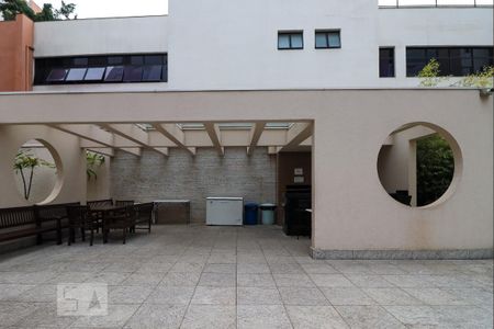 Apartamento à venda com 234m², 3 quartos e 3 vagas Apartamento à venda com 234m², 3 quartos e 3 vagasÁrea comum - Churrasqueira