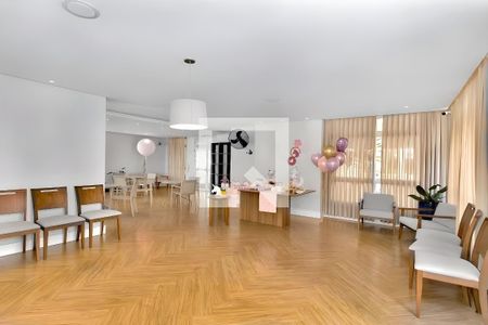 Apartamento à venda com 234m², 3 quartos e 3 vagas Apartamento à venda com 234m², 3 quartos e 3 vagasÁrea comum - Salão de festas