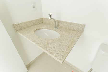 Banheiro de kitnet/studio à venda com 1 quarto, 24m² em Vila Nova Conceição, São Paulo