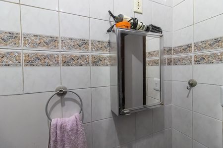 Casa para alugar com 120m², 2 quartos e 1 vagaDetalhe do banheiro social