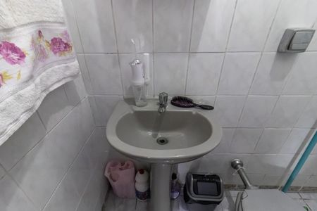 Casa para alugar com 120m², 2 quartos e 1 vagaDetalhe do banheiro da suíte