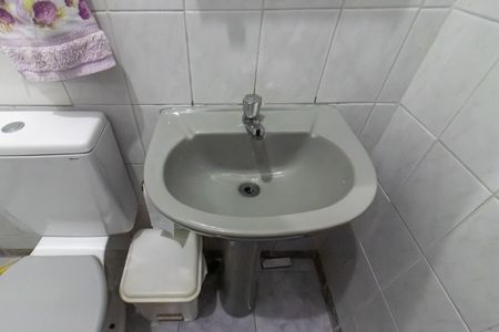 Casa para alugar com 120m², 2 quartos e 1 vagaDetalhe do banheiro social