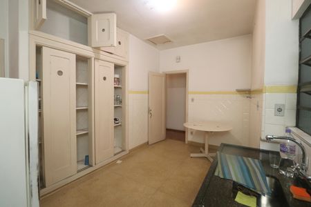 Casa à venda com 200m², 2 quartos e 2 vagasCozinha