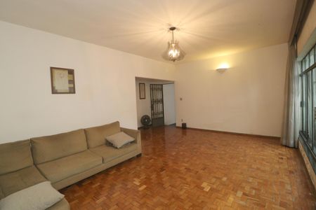 Casa à venda com 200m², 2 quartos e 2 vagasSala
