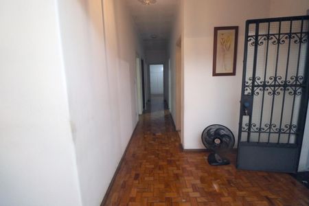 Casa à venda com 200m², 2 quartos e 2 vagasCorredor