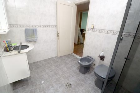 Casa à venda com 200m², 2 quartos e 2 vagasBanheiro