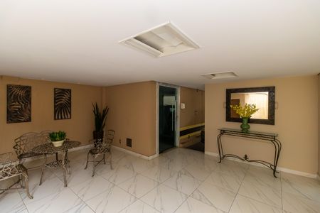 Apartamento à venda com 150m², 2 quartos e 1 vaga Apartamento à venda com 150m², 2 quartos e 1 vagaHall de entrada