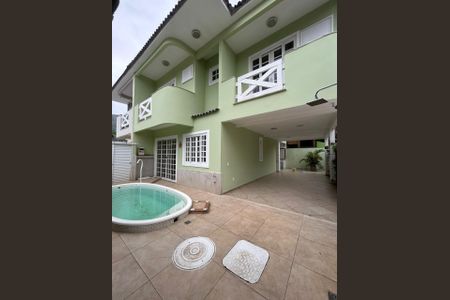 Casa à venda com 250m², 4 quartos e 4 vagasFoto 02