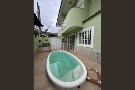 Casa à venda com 250m², 4 quartos e 4 vagasFoto 04