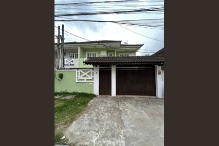Casa à venda com 250m², 4 quartos e 4 vagasFoto 01