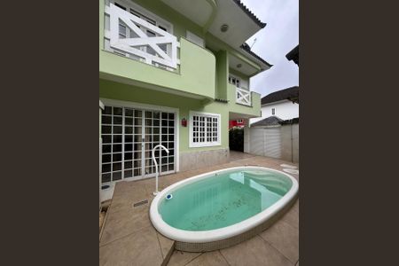 Casa à venda com 250m², 4 quartos e 4 vagasFoto 05