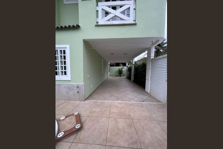 Casa à venda com 250m², 4 quartos e 4 vagasFoto 03