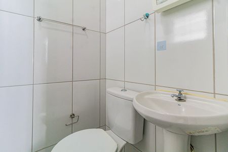 Banheiro de kitnet/studio para alugar com 1 quarto, 20m² em Jardim Peri Peri, São Paulo