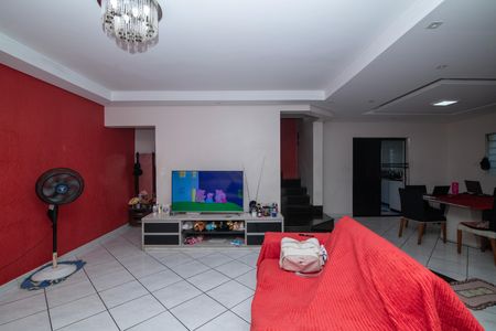 Casa para alugar com 250m², 3 quartos e 2 vagas Casa para alugar com 250m², 3 quartos e 2 vagasSala