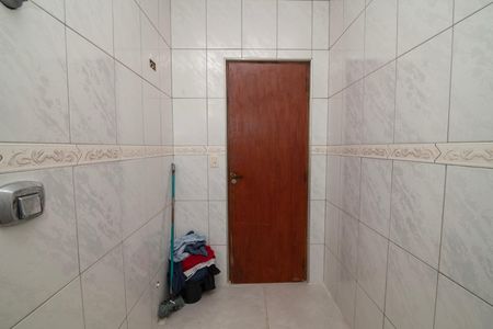 Casa para alugar com 250m², 3 quartos e 2 vagas Casa para alugar com 250m², 3 quartos e 2 vagasBanheiro Social