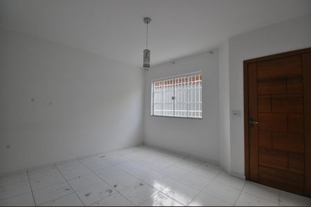 Sala de casa de condomínio para alugar com 2 quartos, 67m² em Vila Nivi, São Paulo