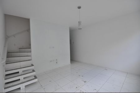 Casa de condomínio para alugar com 67m², 2 quartos e 1 vagaSala