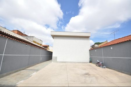 Casa de condomínio para alugar com 67m², 2 quartos e 1 vagaFachada interna