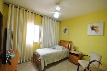 Casa à venda com 242m², 3 quartos e 2 vagasQuarto 2