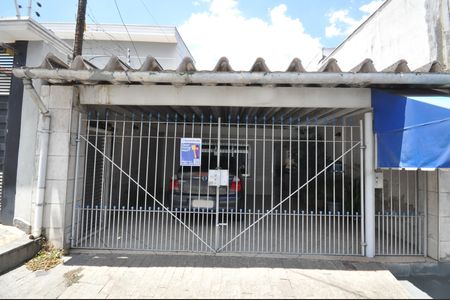 Casa à venda com 242m², 3 quartos e 2 vagas Casa à venda com 242m², 3 quartos e 2 vagasFachada