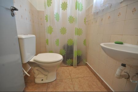 Casa à venda com 242m², 3 quartos e 2 vagasBanheiro 4