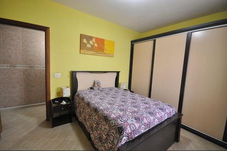 Casa à venda com 242m², 3 quartos e 2 vagasQuarto Suíte