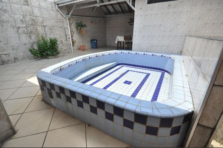 Casa à venda com 242m², 3 quartos e 2 vagasPiscina
