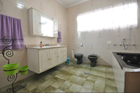 Casa à venda com 242m², 3 quartos e 2 vagasBanheiro Social