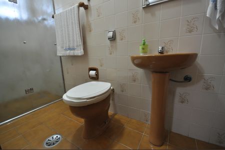 Casa à venda com 242m², 3 quartos e 2 vagasBanheiro do Quarto Suíte