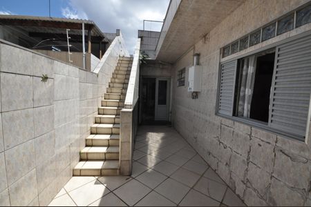 Casa à venda com 242m², 3 quartos e 2 vagasQuintal e escada de acesso ao Terraço
