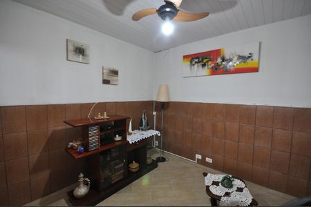 Casa à venda com 242m², 3 quartos e 2 vagasSala de TV