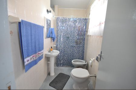 Casa à venda com 242m², 3 quartos e 2 vagasBanheiro de Serviço