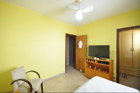 Casa à venda com 242m², 3 quartos e 2 vagasQuarto 2