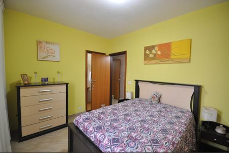 Casa à venda com 242m², 3 quartos e 2 vagasQuarto Suíte