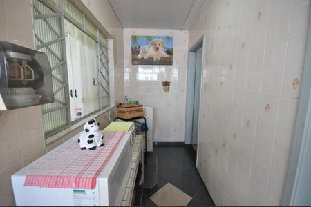 Casa à venda com 242m², 3 quartos e 2 vagasÁrea de Serviço 1