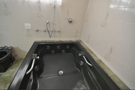 Casa à venda com 242m², 3 quartos e 2 vagasBanheiro Social