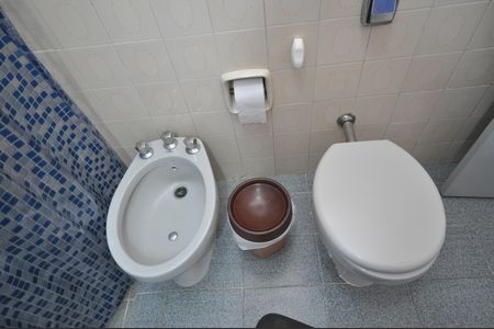 Casa à venda com 242m², 3 quartos e 2 vagasBanheiro de Serviço