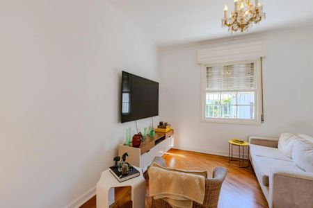 Casa para alugar com 384m², 4 quartos e 3 vagas Casa para alugar com 384m², 4 quartos e 3 vagasQuarto